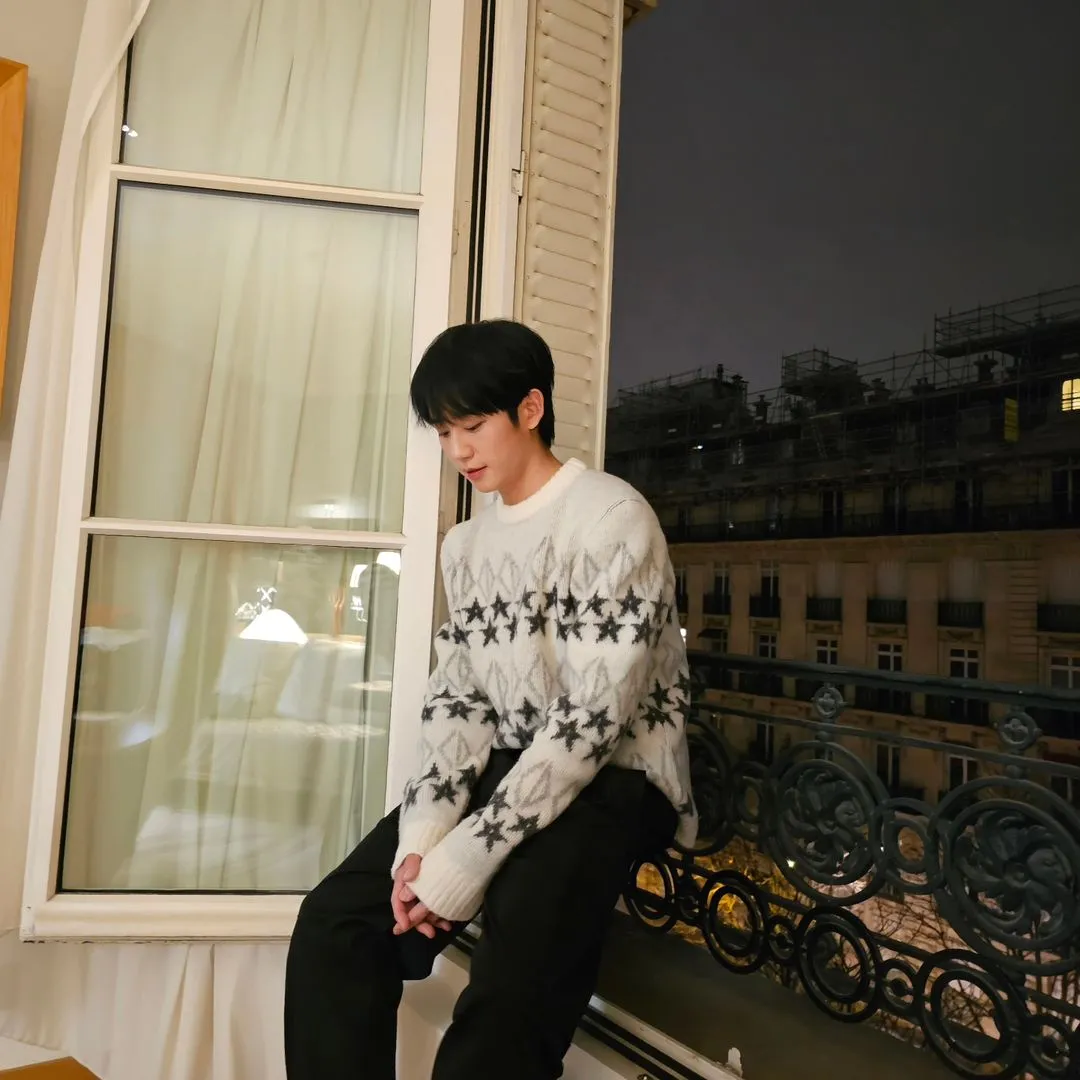 Jung Hae In (credit: instagram.com/holyhaein)