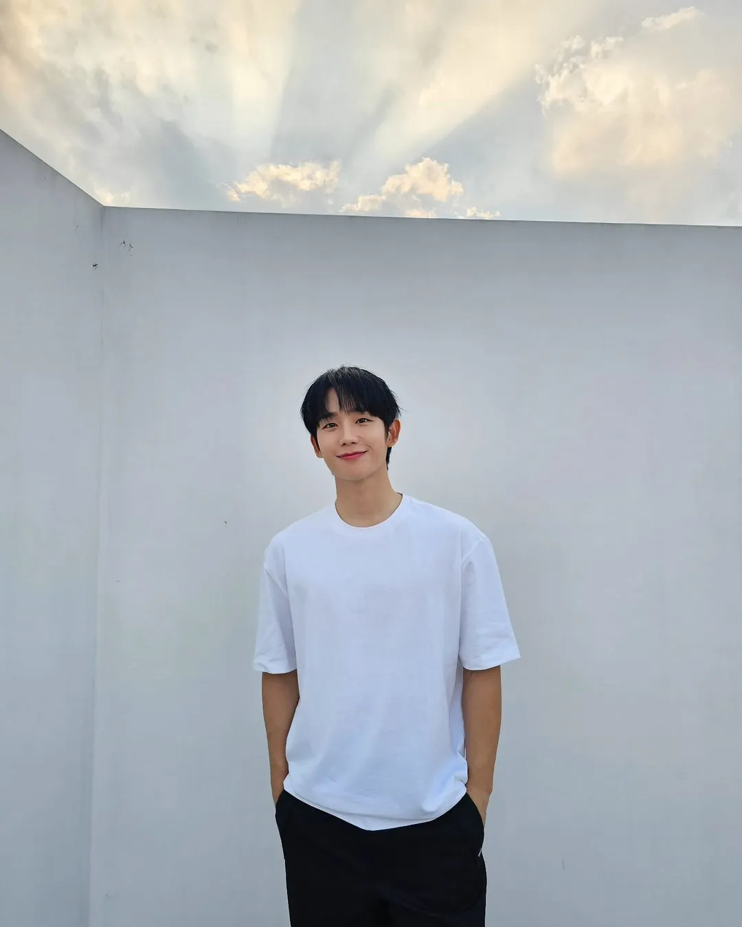 Jung Hae In (credit: instagram.com/holyhaein)