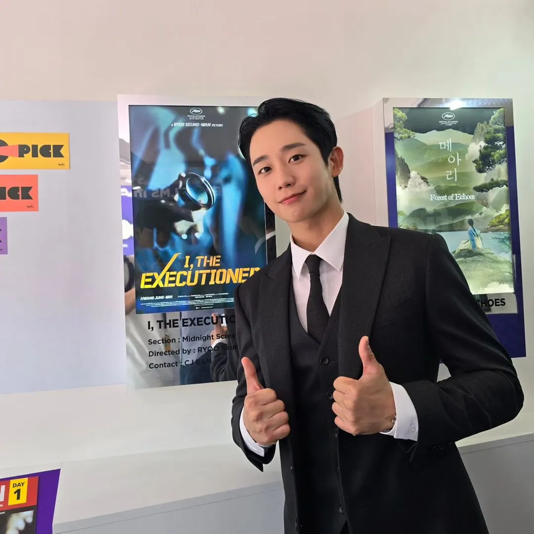 Jung Hae In (credit: instagram.com/holyhaein)