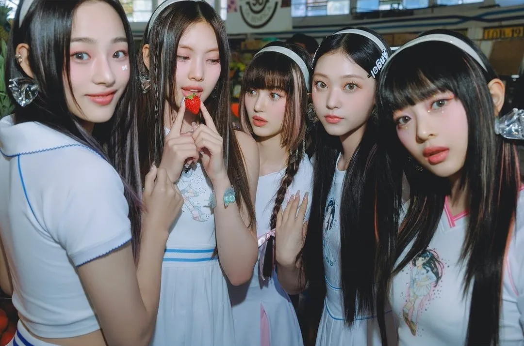 ADOR beri tanggapan atas pemutusan kontak dengan NewJeans (credit: instagram/newjeans_official)