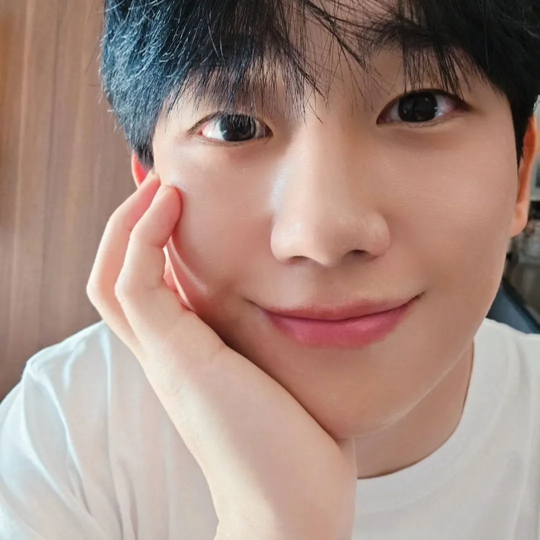 Jung Hae In (credit: instagram.com/holyhaein)