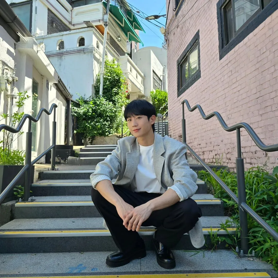 Jung Hae In (credit: instagram.com/holyhaein)
