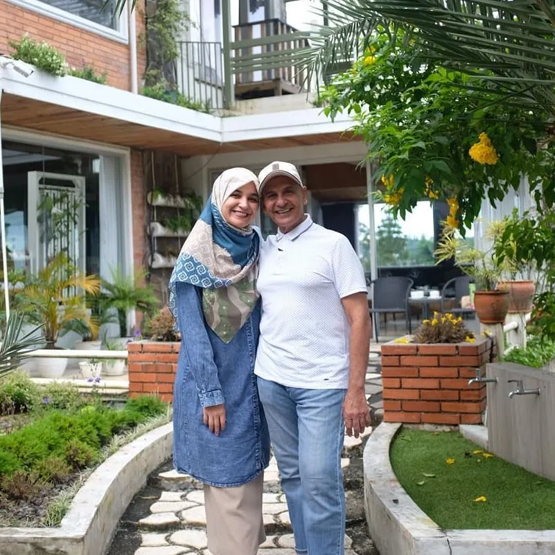 Potrait Shireen Sungkar bersama Sang Ayah (Sumber:https://www.instagram.com/shireensungkar/)