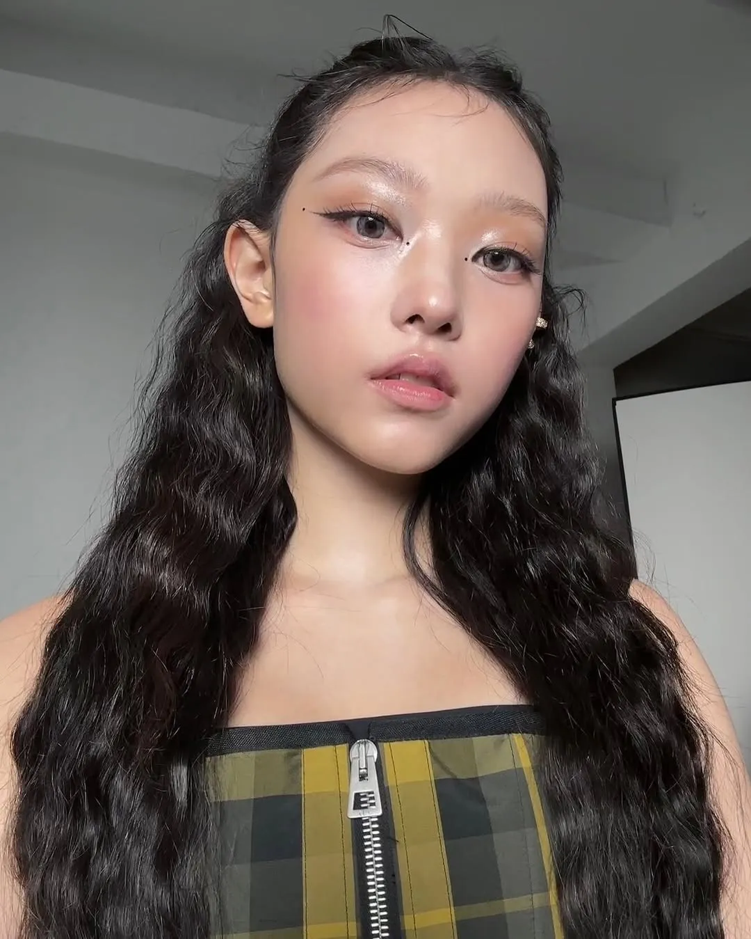 Terinspirasi dari Haerin NewJeans, Filler 'Unik' Ini Tengah Jadi Tren di Kalangan Netizen (credit: instagram/newjeanshaerinn)