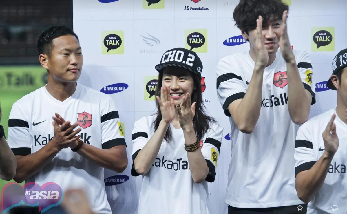 Ekspresi Song Ji Hyo saat konferensi pers foto: PopAsia