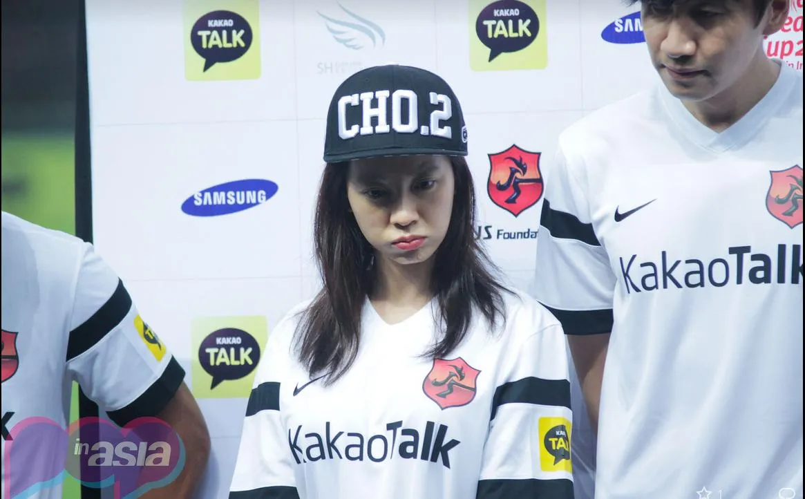 Ekspresi Song Ji Hyo saat konferensi pers foto: PopAsia