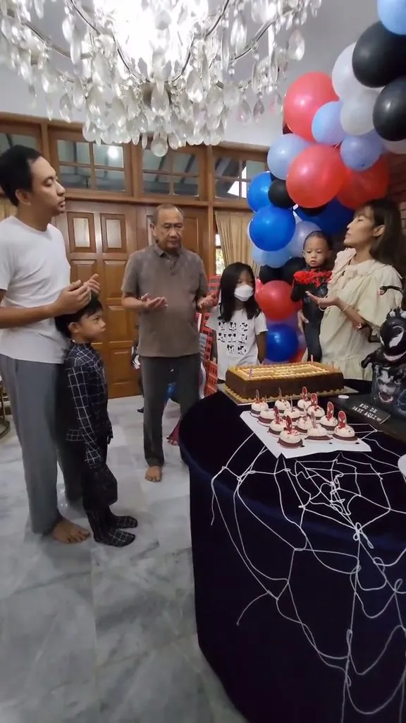 (credit: instagram.com/mrsayudewi)