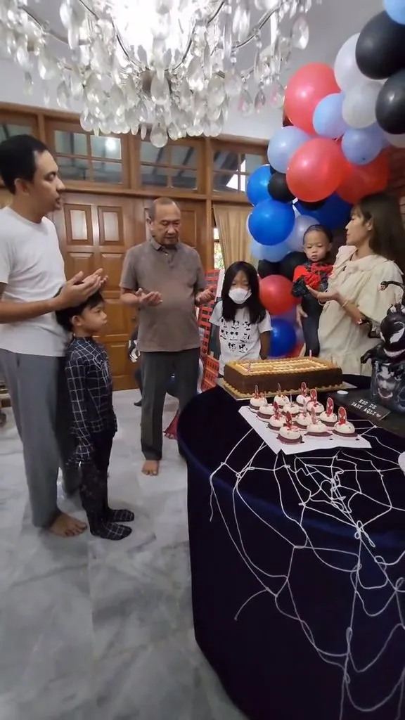 (credit: instagram.com/mrsayudewi)