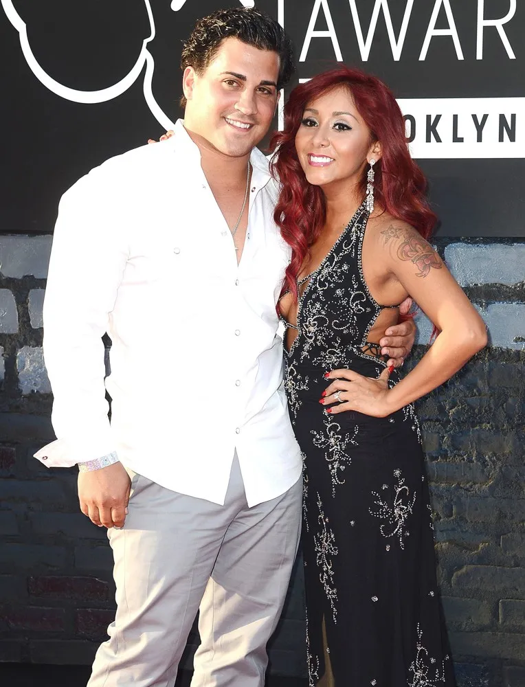 Snooki dan sang kekasih @ aceshowbiz.com