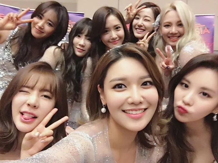 Selfie lengkap nan langka personel SNSD © Instagram/seojuhyun_s