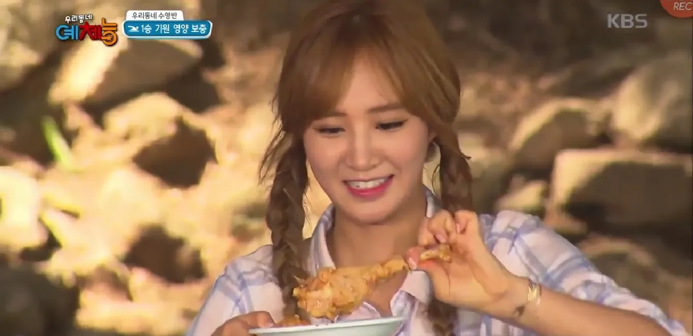 Yuri SNSD dengan lahap menyantap makanannya setelah latihan berat. ©KBS