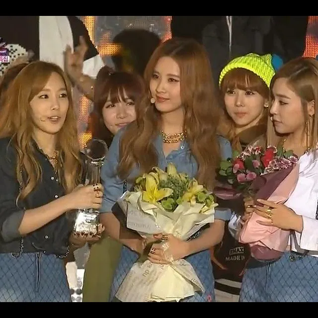 TaeTiSeo saat meraih kemanangan di Music Bank, Jumat (3/10). KBS®