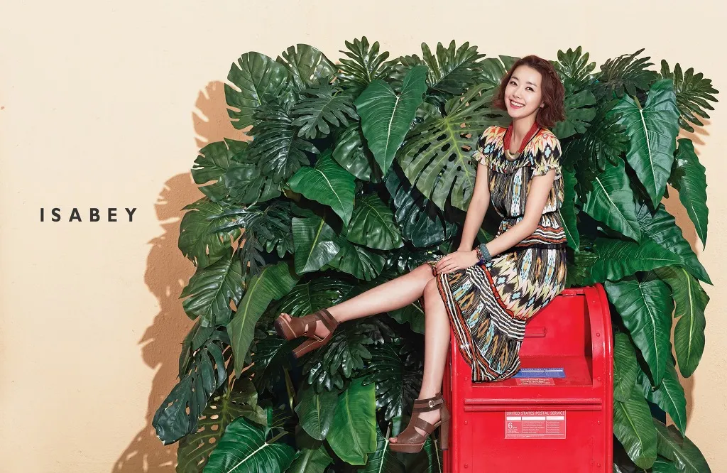 So Yi Hyun tampil ceria dengan busana cerah | Foto: KapanLagi.com