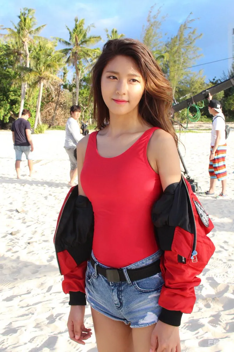 Korea Communications Standards Commision turun tangan membahas episode Section TV yang menampilkan foto editan telanjang Seolhyun AOA. © FNC Entertainment