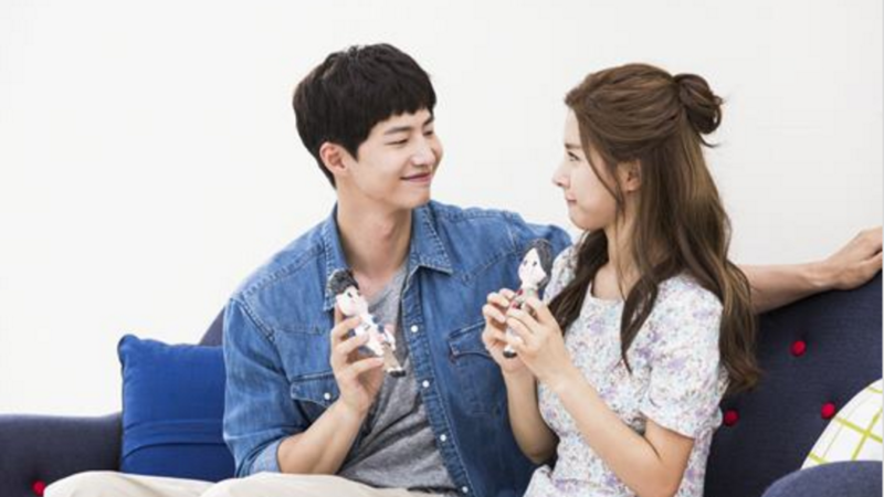 Kim So Eun dan Song Jae Rim mengaku sudah saling nyaman gara-gara sebelumnya membintangi We Got Married. ©soompi.com
