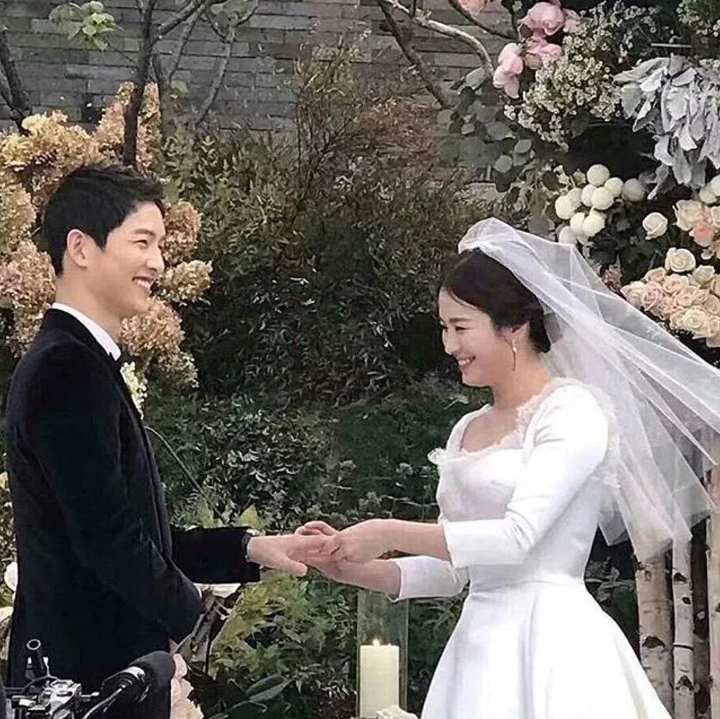 Song Joong Ki - Song Hye Kyo saat menikah 2017 lalu. © koreaboo.com