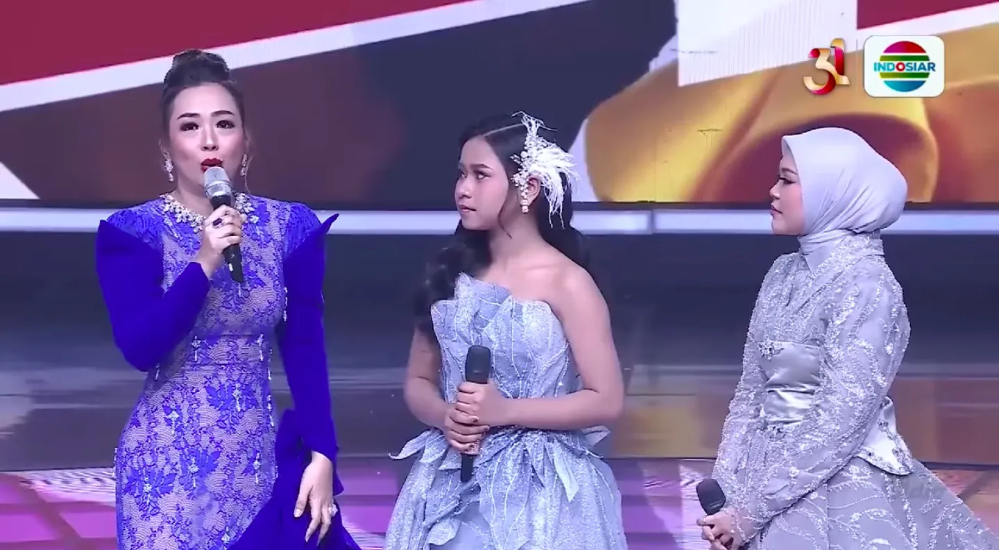Soimah bangga dengan Selfi Yamma di Panggung Dangdut Academy 7 (credit: Youtube Indosiar)