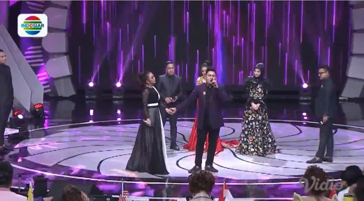 Soimah dan Nassar duet di atas panggung Dangdut Academy Asia 4 © Vidio.com/indosiar