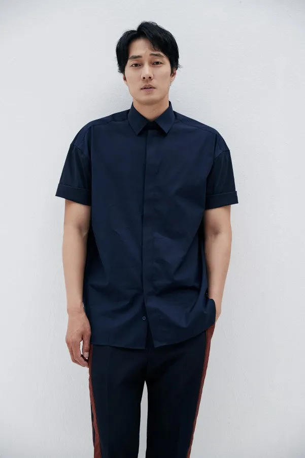 So Ji Sub membahas tentang kepribadian Song Joong Ki. © soompi.com