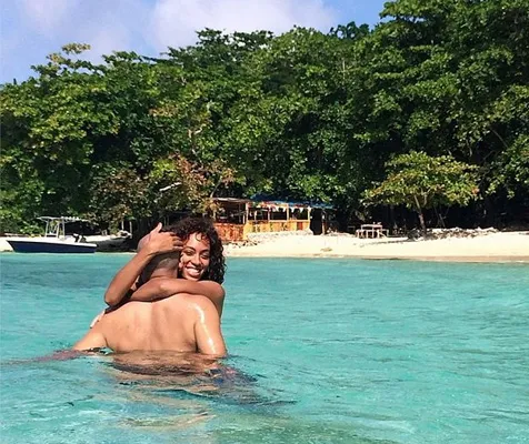 Potret mesra Solange dan kekasihnya @ instagram.com/saintrecords