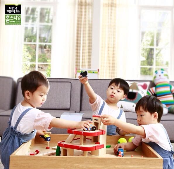 Aksi Song Triplets untuk iklan © Minute Maid