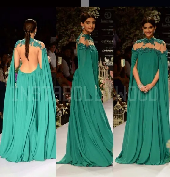 Penampilan Sonam di IIJW, super menggoda kan? @instagram/instabollywood