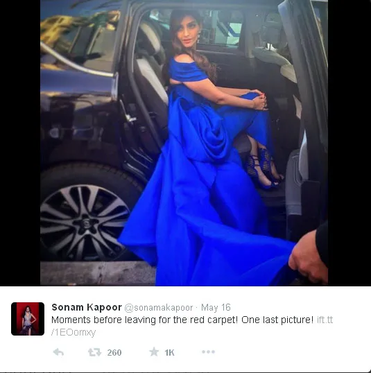 Ini dia gaun spektakuler ala Sonam Kapoor di penampilan red carpetnya yang kedua di Cannes Film Festival 2015 @twitter.com/sonamakapoor