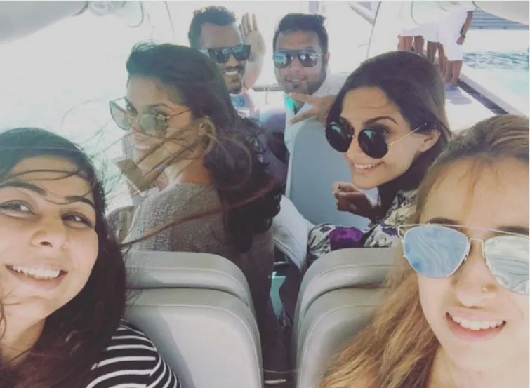 Begini keseruan momen liburan Sonam Kapoor di Maldives © Instagram.com/sonamkapoor