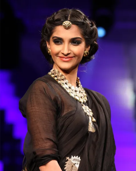 Sonam Kapoor @ fridaymoviez.com 