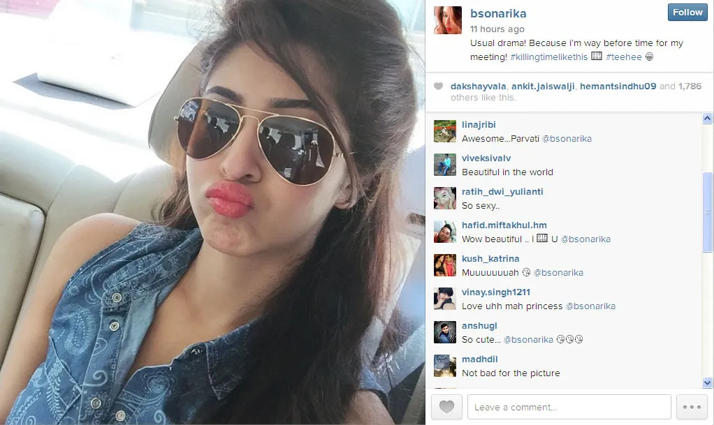 Ini dia selfie cantik nan menggoda dari Sonarika Bhadoria yang ia unggah di akun Instagramnya @instagram.com/bsonarika