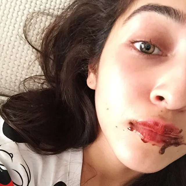 Ini dia pose belepotan menggoda ala Sonarika Bhadoria @instagram.com/bsonarika