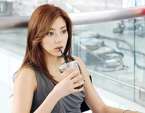 Ayah Son Dam Bi baru saja meninggal. ©foto:soompi.com