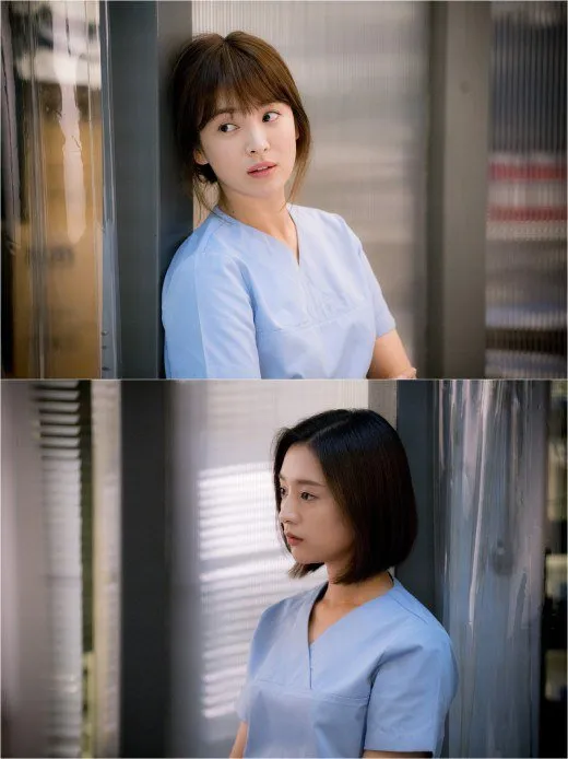 Song Hye Gyo dan Kim Ji Won sama-sama jadi dokter cantik di DoTS © KBS2