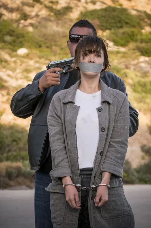 Song Hye Gyo yang diculik kelompok mafia di episode ke-11 Descendants of The Sun. ©couch-kimchi.com