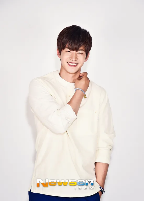 Song Jae Rim mengaku tidak pernah oplas dan sering tersenyum agar punya tulang pipi indah. ©credit as tagged