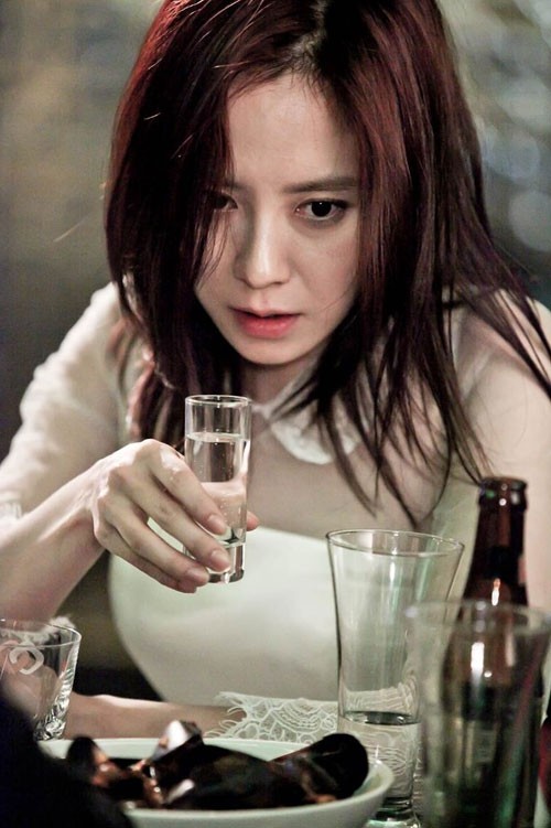 Song Ji Hyo Jadi Pengantin Mabuk di 'Emergency Couple 