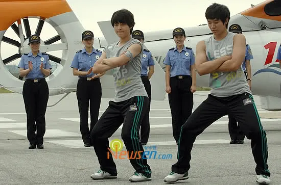 Persahabatan Song Joong Ki dan Junho dimulai dari 2009 © newsen.com