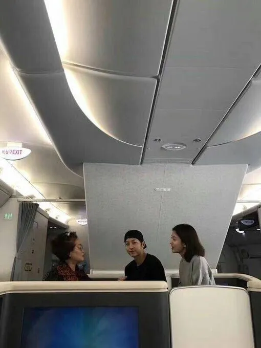 Song Song couple di pesawat © soompi.com