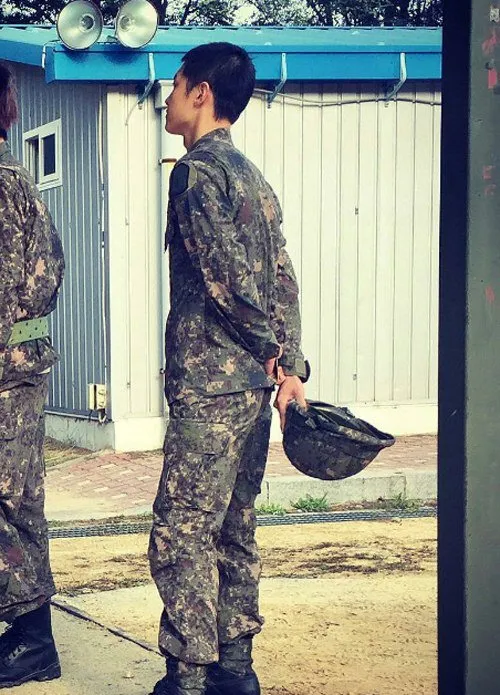 Foto Song Joong Ki saat mengikuti pelatihan tentara cadangan © istimewa