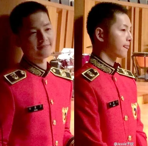 Song Joong Ki saat menjadi MC di acara he Korean Army Forces Culture and Arts Festival di China @soompi.com