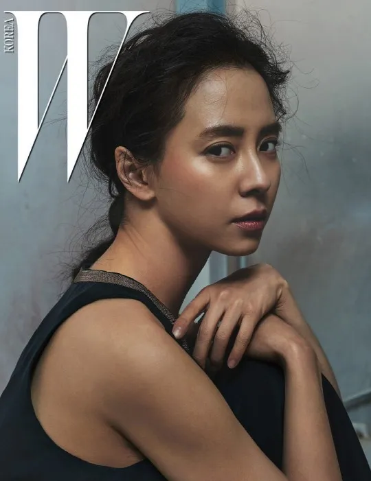 Song Ji Hyo tetap cantik dan stunning dalam versi b-cuts © W Magazine