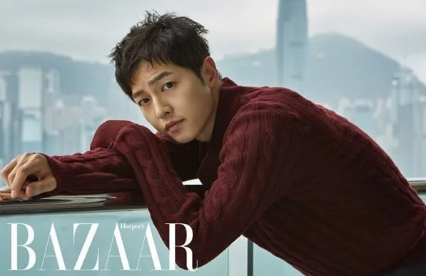 Photoshoot pertama Song Joong Ki sepulang wamil © instagram.com/harpersbazaarkorea