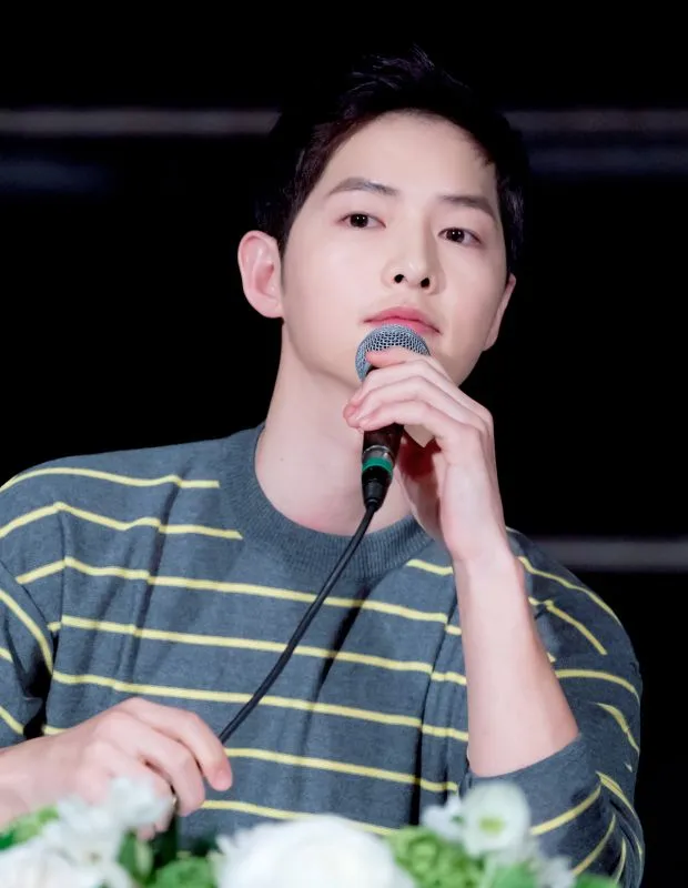 Song Joong Ki saat konferensi pers © couch-kimchi.com