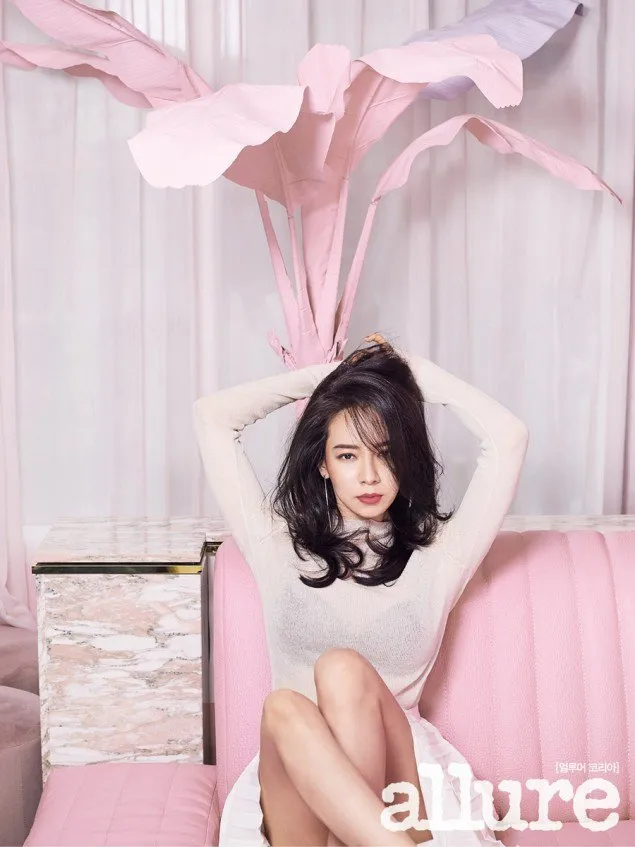 Song Ji Hyo pamer bra di photoshoot terbaru © Allure