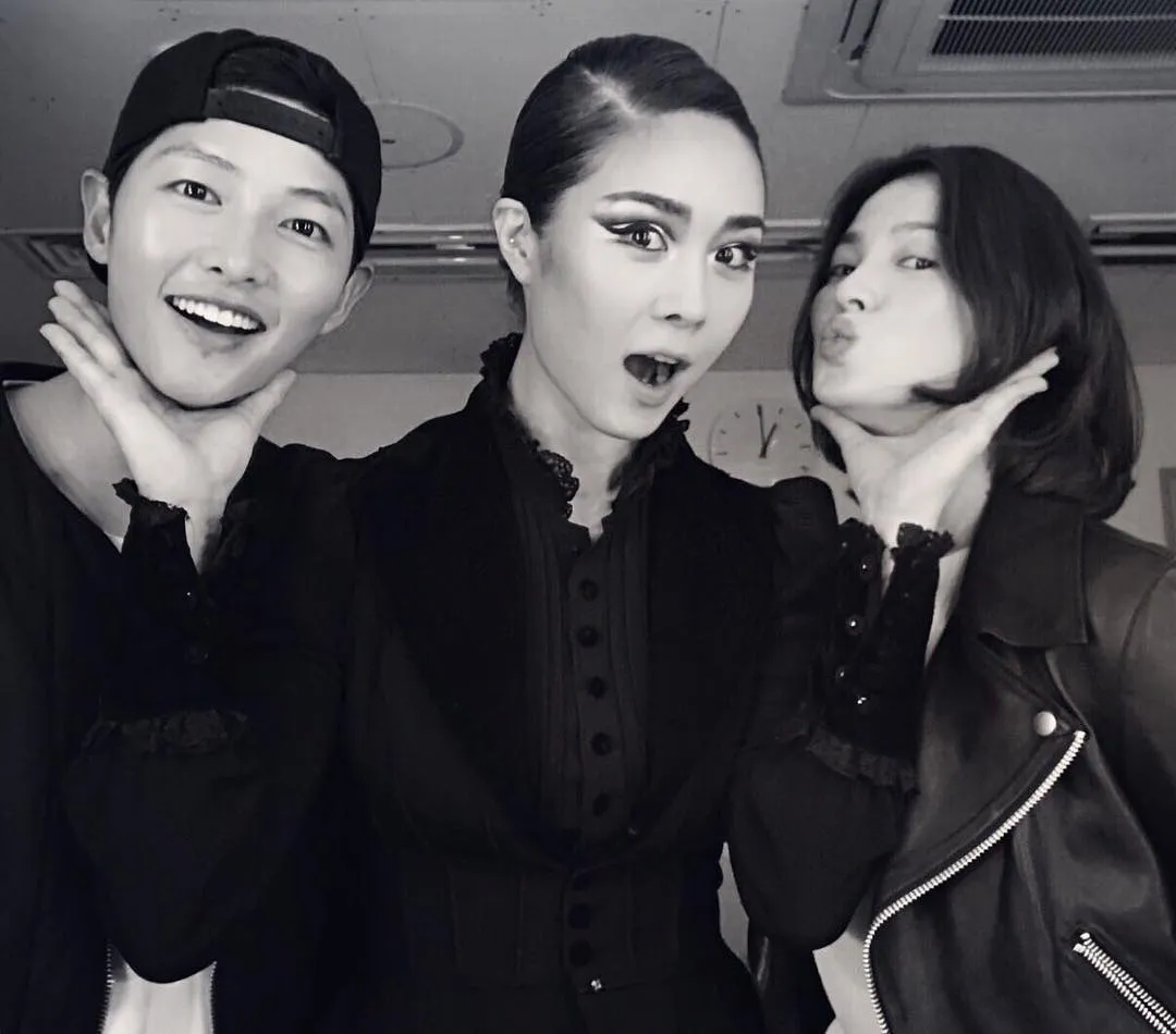 Song Song Couple memberikan dukungan ke drama musical sahabat. © Instagram/potluck_official