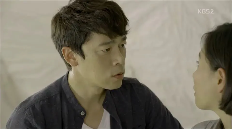 Dokter Song selalu rajin menggoda perawat Ha © KBS2