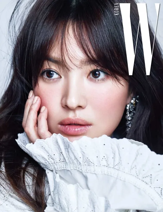 Song Hye Kyo di pemotretan bersama W Magazine. ©W Magazine