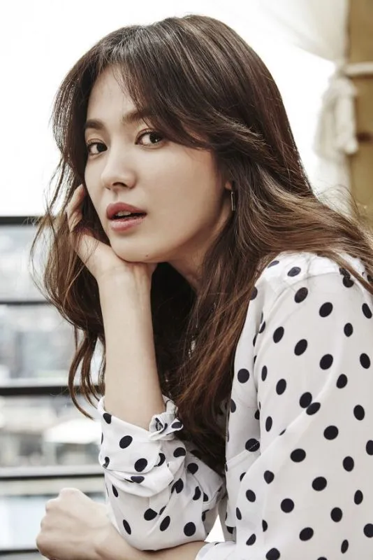 Song Hye Gyo yang mengaku bakal merasa takut dan ragu seperti Kang Mo Yeon kalau memiliki pacar seperti Yoo Si Jin. ©couch-kimchi.com