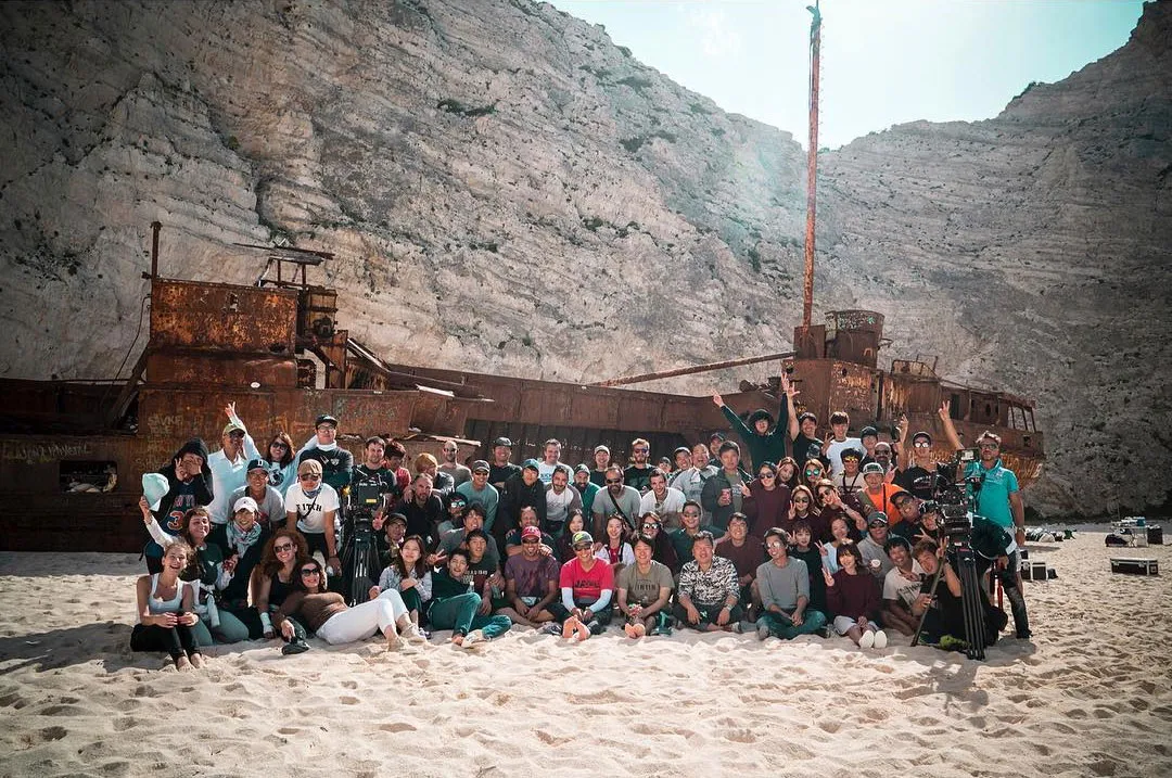 Song Hye Gyo memposting foto kebersamaan pemain dan kru Descendants of The Sun. ©Instagram/kyo1122