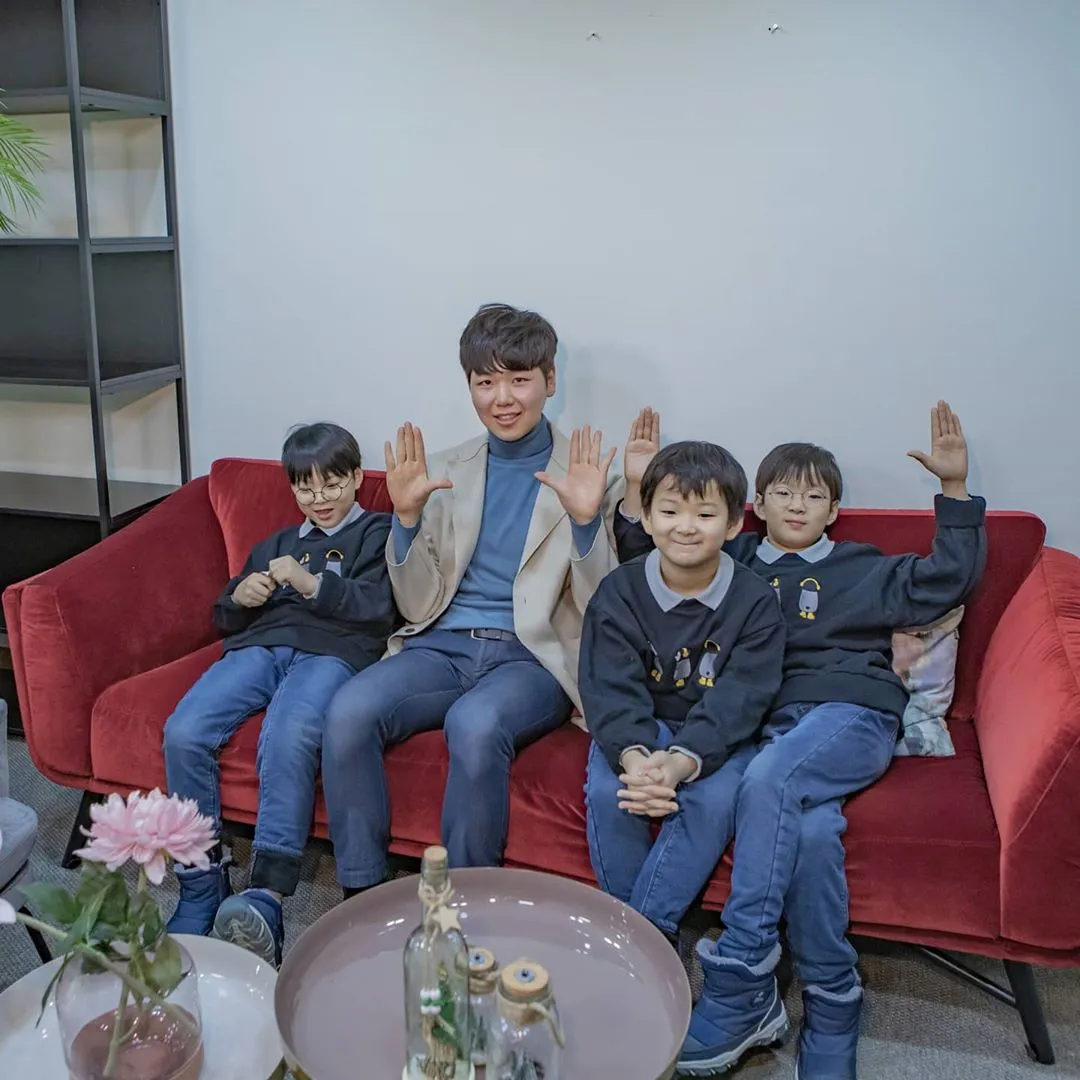 Song Triplets (credit: instagram.com/songilkook)